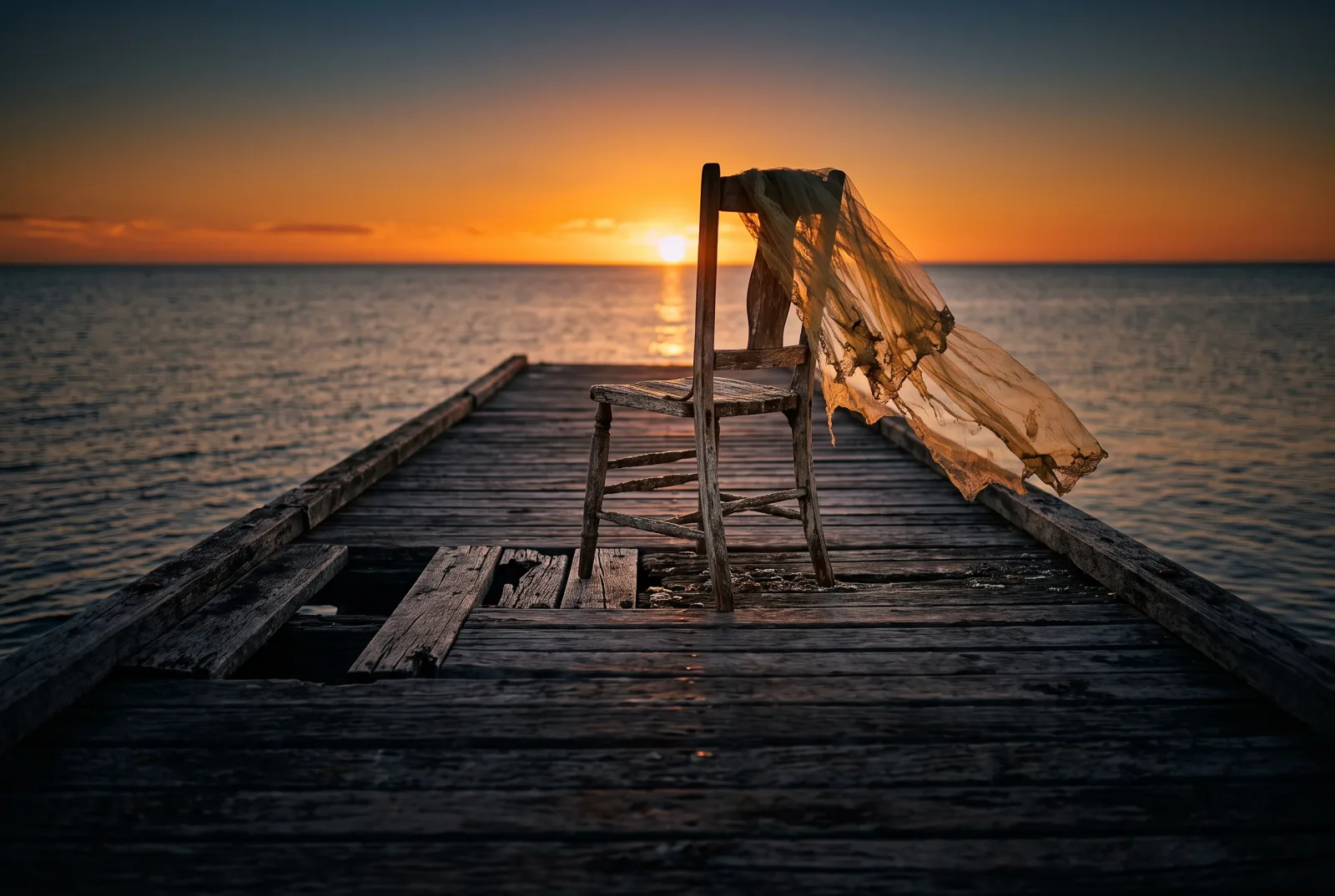 Maná: The chair at the end of the pier