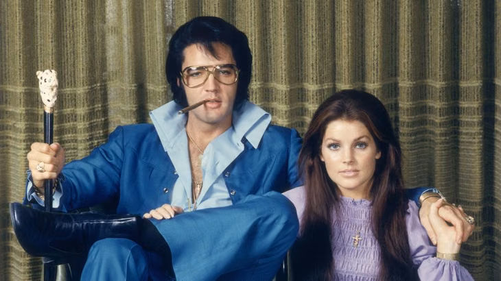 Elvis and Priscilla sign the divorce and leave the courthouse hand in hand