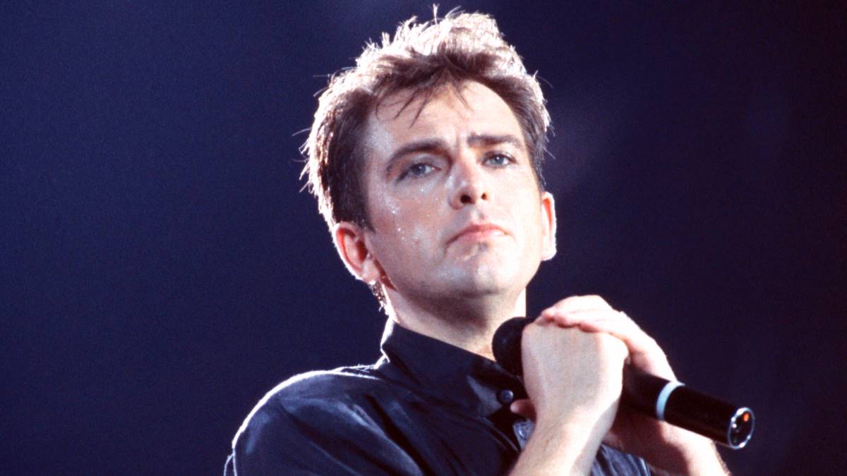 Peter Gabriel takes six years to return and does it with the therapy up front