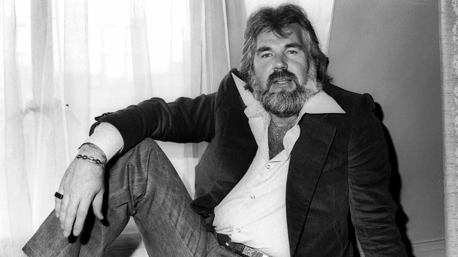 Kenny Rogers is born, the gambler who crossed every border