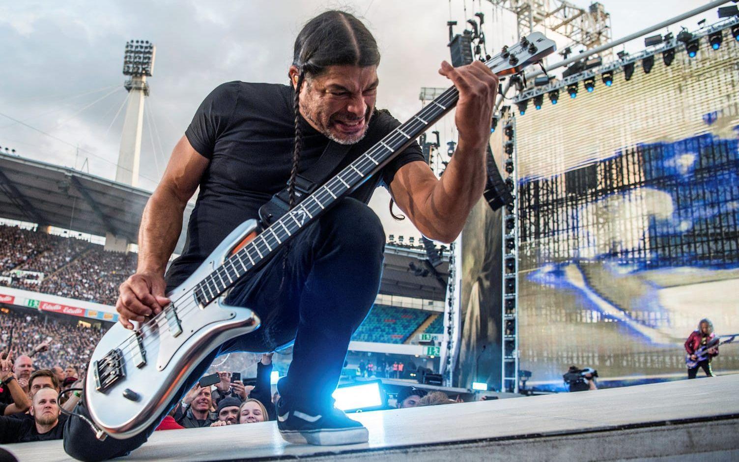 Robert Trujillo is born, whose arrival in Metallica was filmed in an uncomfortable documentary
