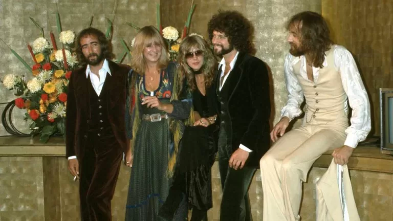The Rumours line-up gets together for one night and the live album enters at number one