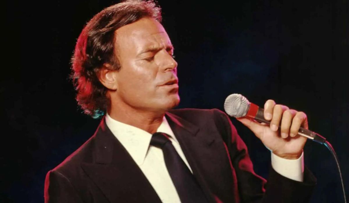 Julio Iglesias is born: the goalkeeper an accident turned into a singer