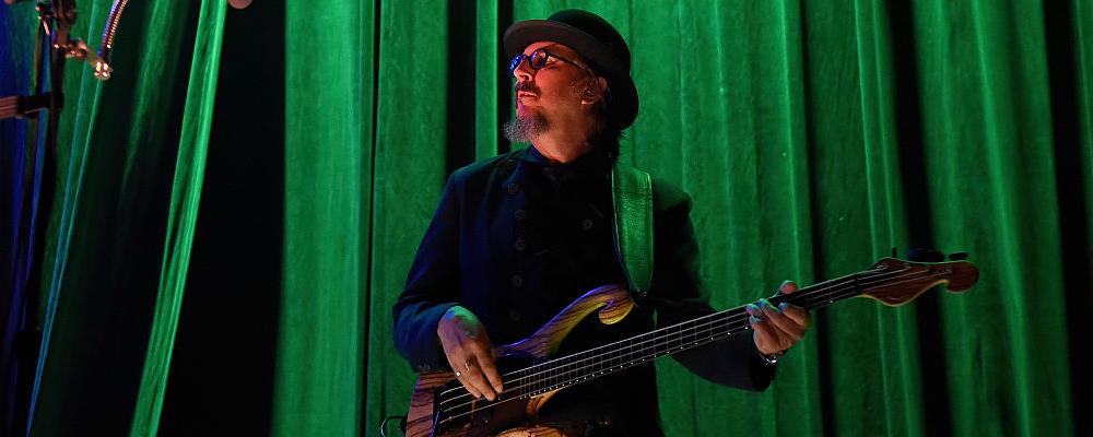 Les Claypool is born: the bassist Metallica rejected for playing too strangely