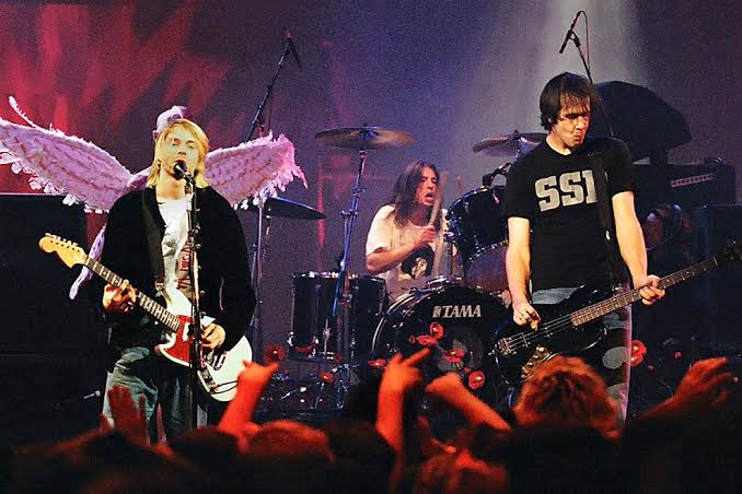 Nirvana releases “In Utero”, the album that refused to repeat the formula