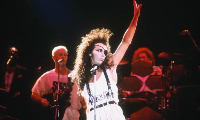 Pete Burns is born, the provocateur who made us spin like a record