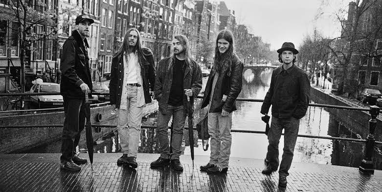 Blind Melon debut and end up known for the drummer's little sister