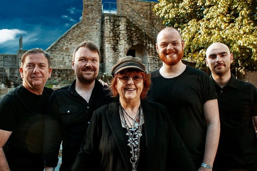 Maggie Reilly is born: the voice of 'Moonlight Shadow' almost nobody can name