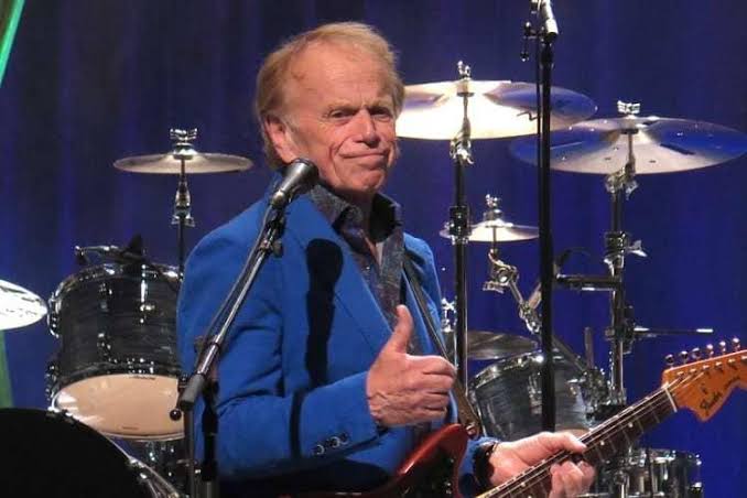 Al Jardine is born, the quiet harmony that held the Beach Boys together