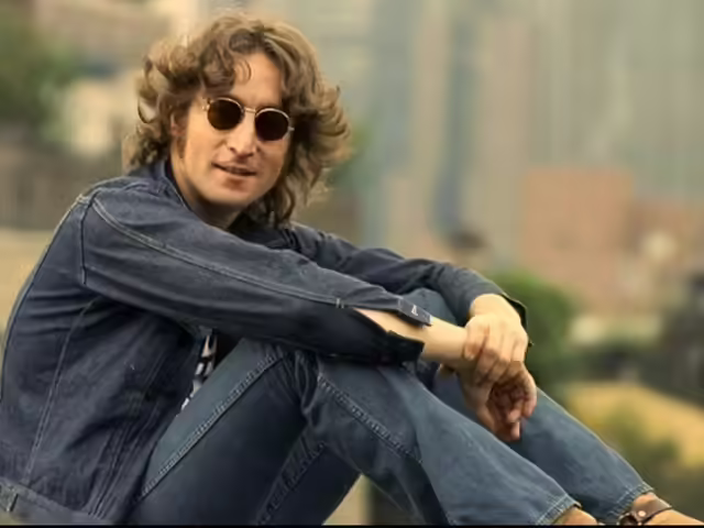 Lennon wins his battle against Nixon: the green card is finally his