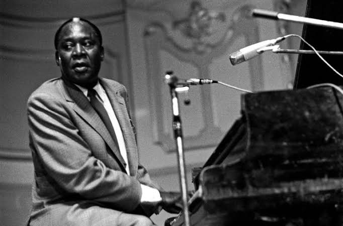Memphis Slim is born: the blues pianist who exiled himself to Paris and stayed