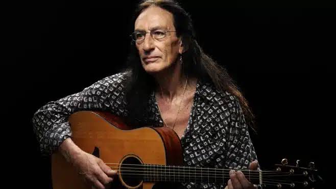 Ken Hensley is born, the roaring Hammond organ of Uriah Heep