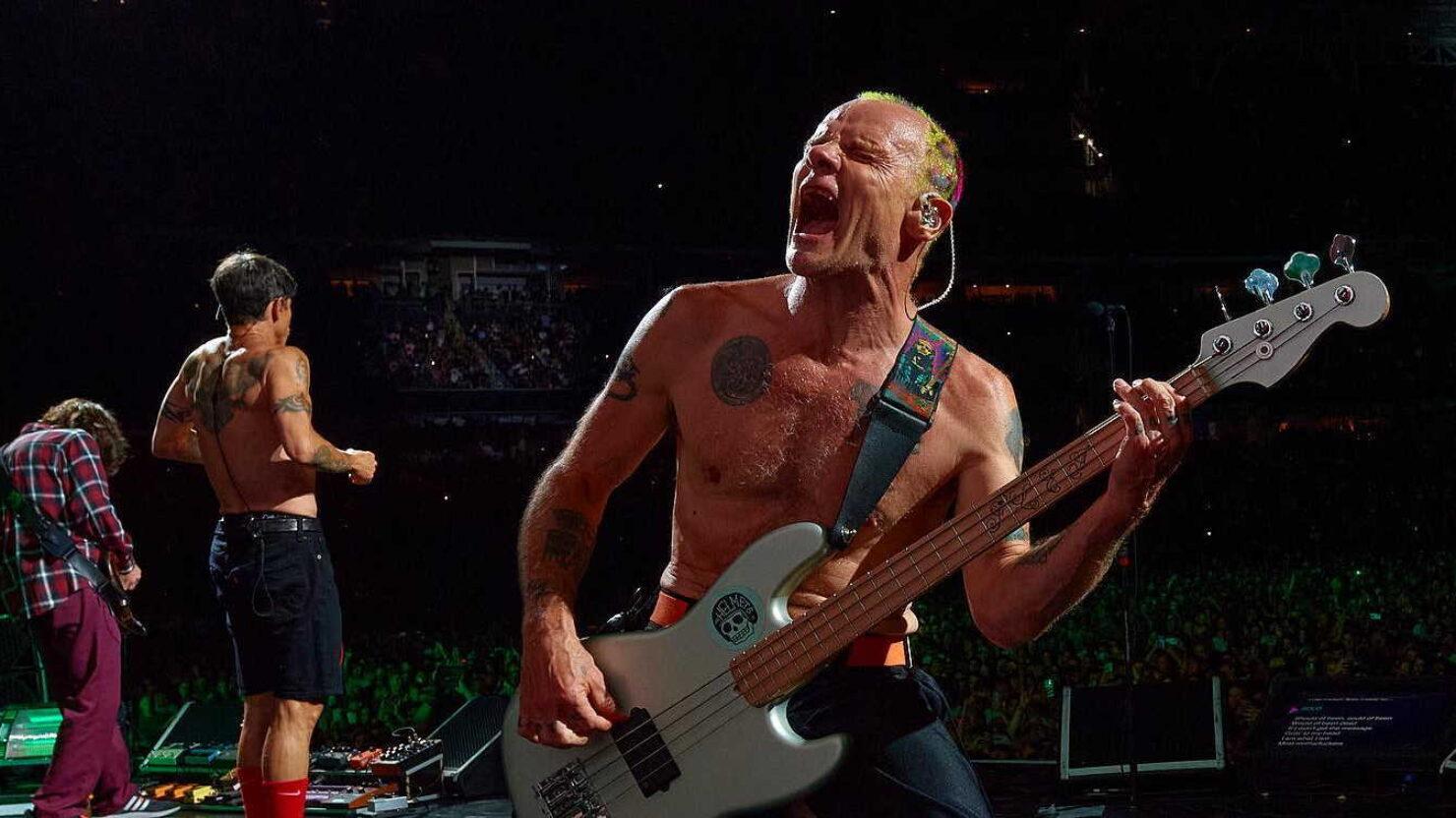 Flea is born, the electric bass turned solo instrument