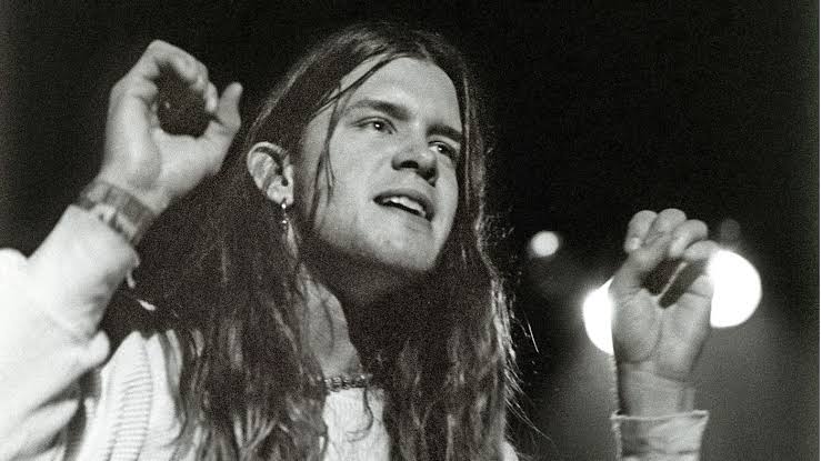 Blind Melon lose their singer on a bus parked in New Orleans