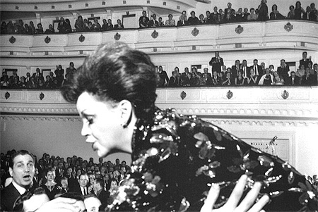 Judy Garland knocks Elvis off the top with a record cut in a single night