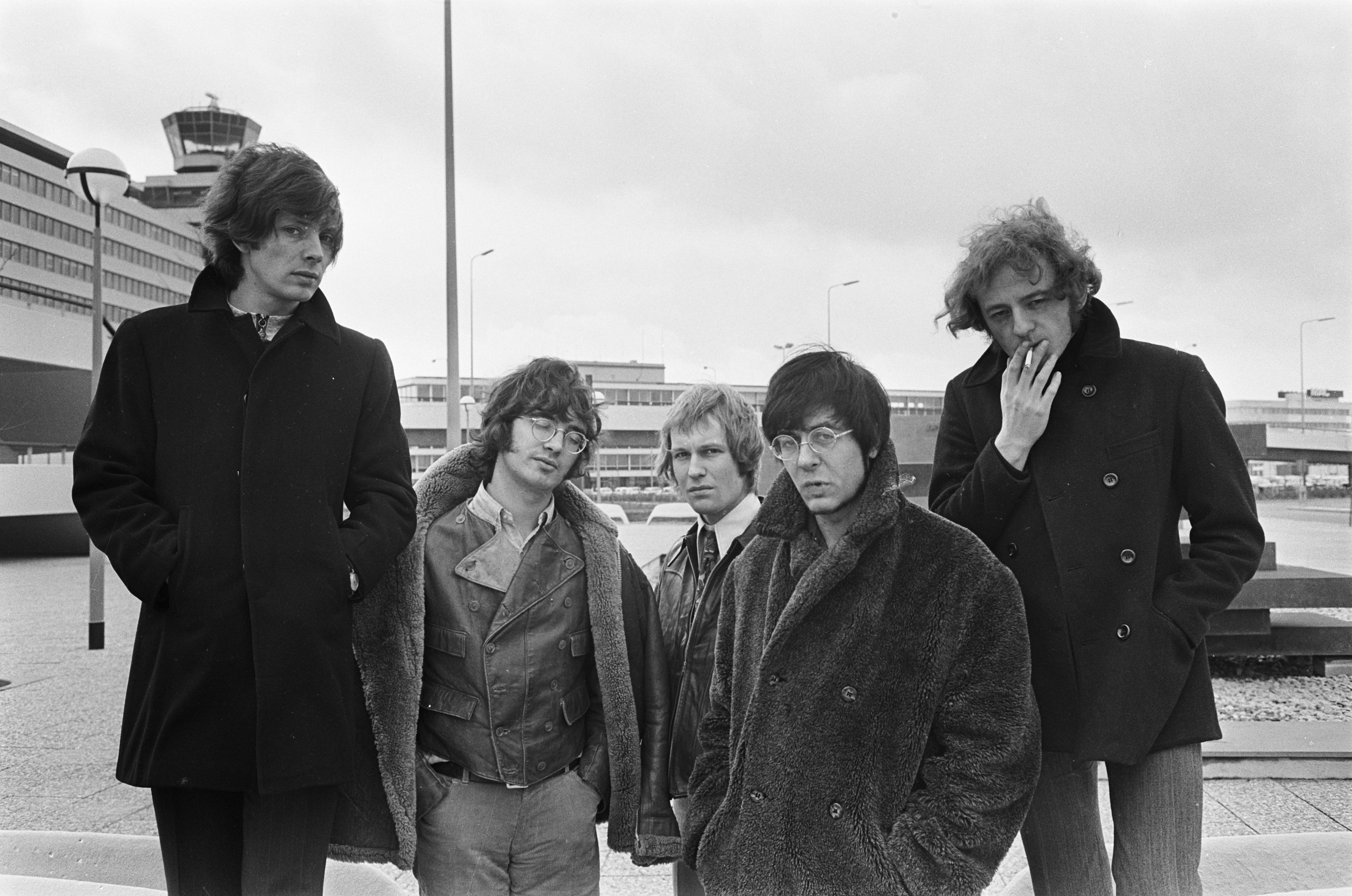 Manfred Mann release their rhythm and blues album and America is sent a different one