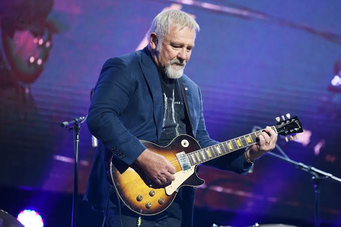 Alex Lifeson is born: the guitar architect of the Rush universe