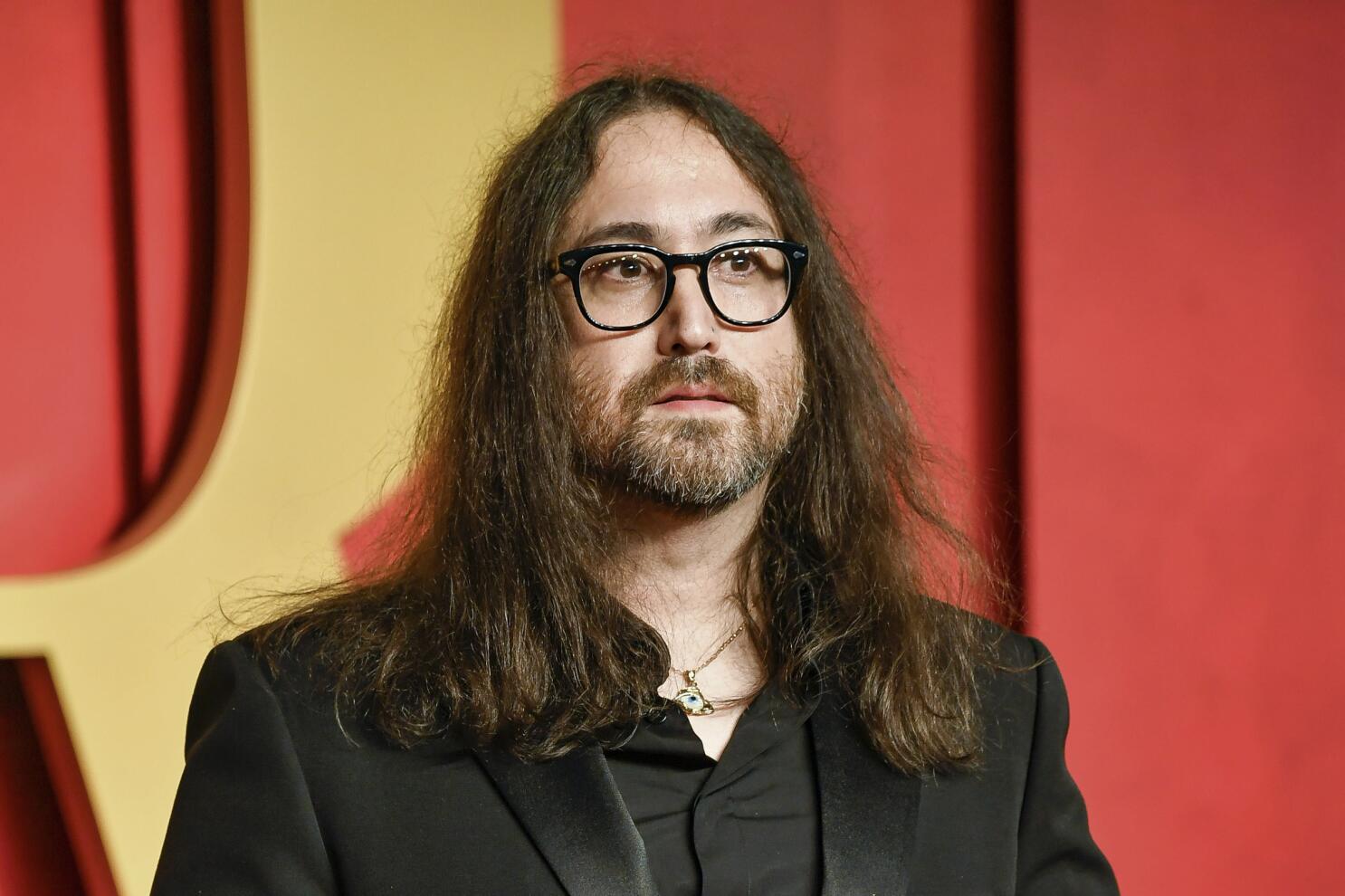 Sean Lennon is born on his father's 35th birthday