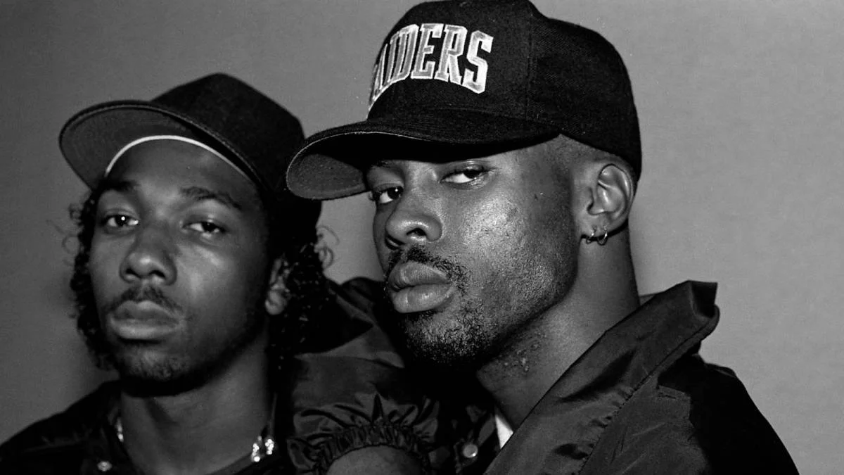 'We Come Strapped' tops the chart and Compton answers Death Row