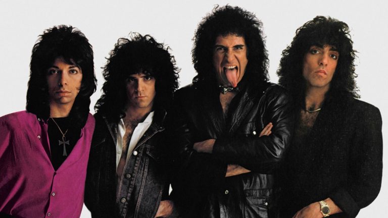 Kiss reunite without makeup on MTV Unplugged
