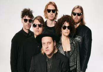 "Everything Now": Arcade Fire make an album against consumerism and sell it with fake advertising