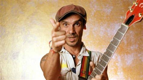 Clandestino: Manu Chao sells five million records made with a studio in his backpack