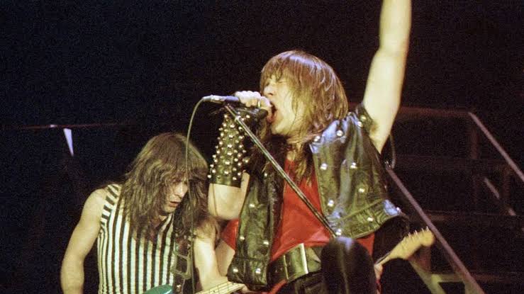 Iron Maiden sign the singer who changes the scale of the entire band