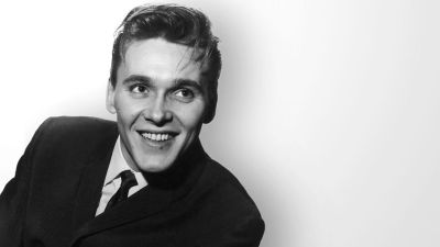 'Ready Steady Go!': British TV surrenders to beat music