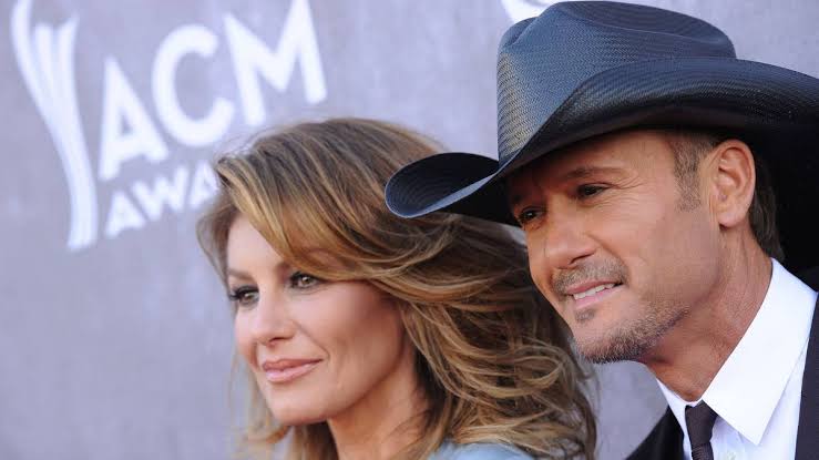 Faith Hill is born: the woman who sold T-shirts at Reba McEntire's merch stand