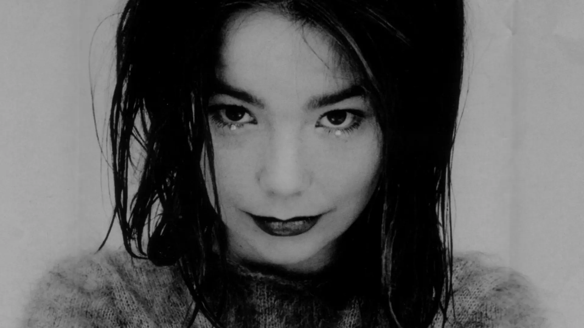 Björk takes her album to Spain and sets Icelandic strings against electronics