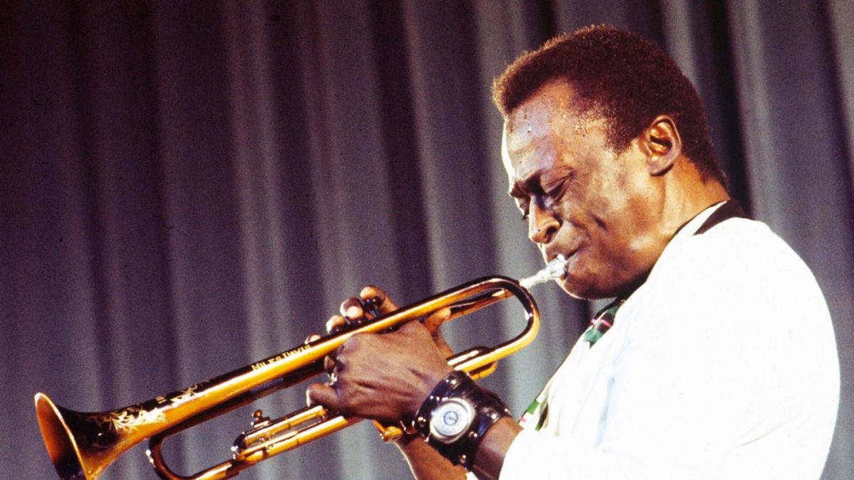 Miles Davis dies, the man who changed music five times