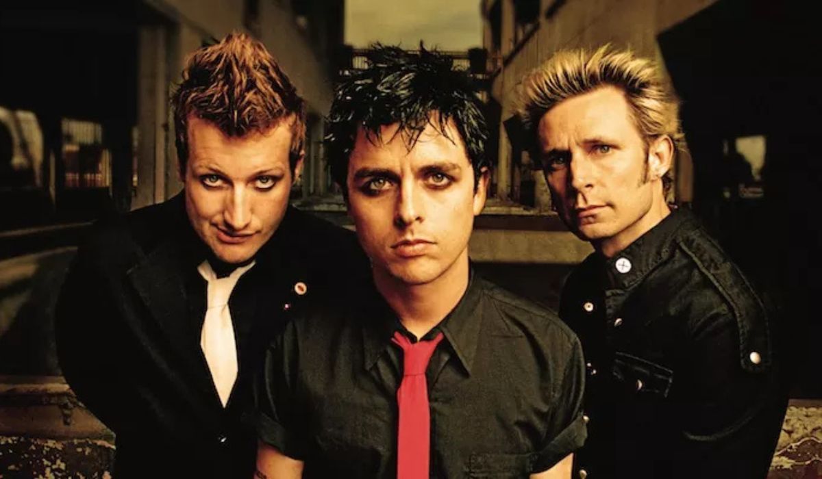 Billie Joe Armstrong is taken off a plane for wearing his trousers too low