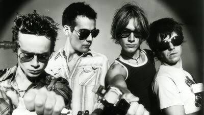 Spacehog debut with “Resident Alien”, English glam cut in a Woodstock barn