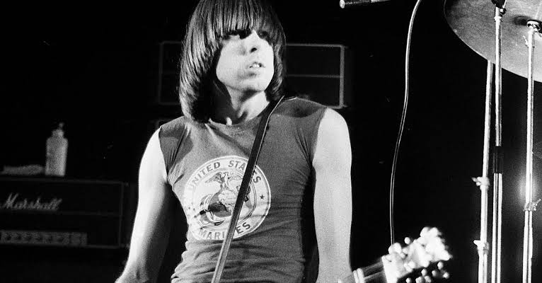 Johnny Ramone dies, the man who played downstrokes for two decades