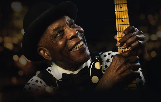 Buddy Guy is born, the living link between Chicago blues and rock