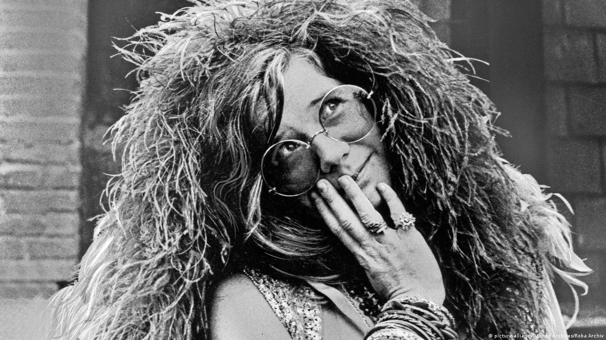 Janis Joplin sings for the last time before 40,000 souls at Harvard