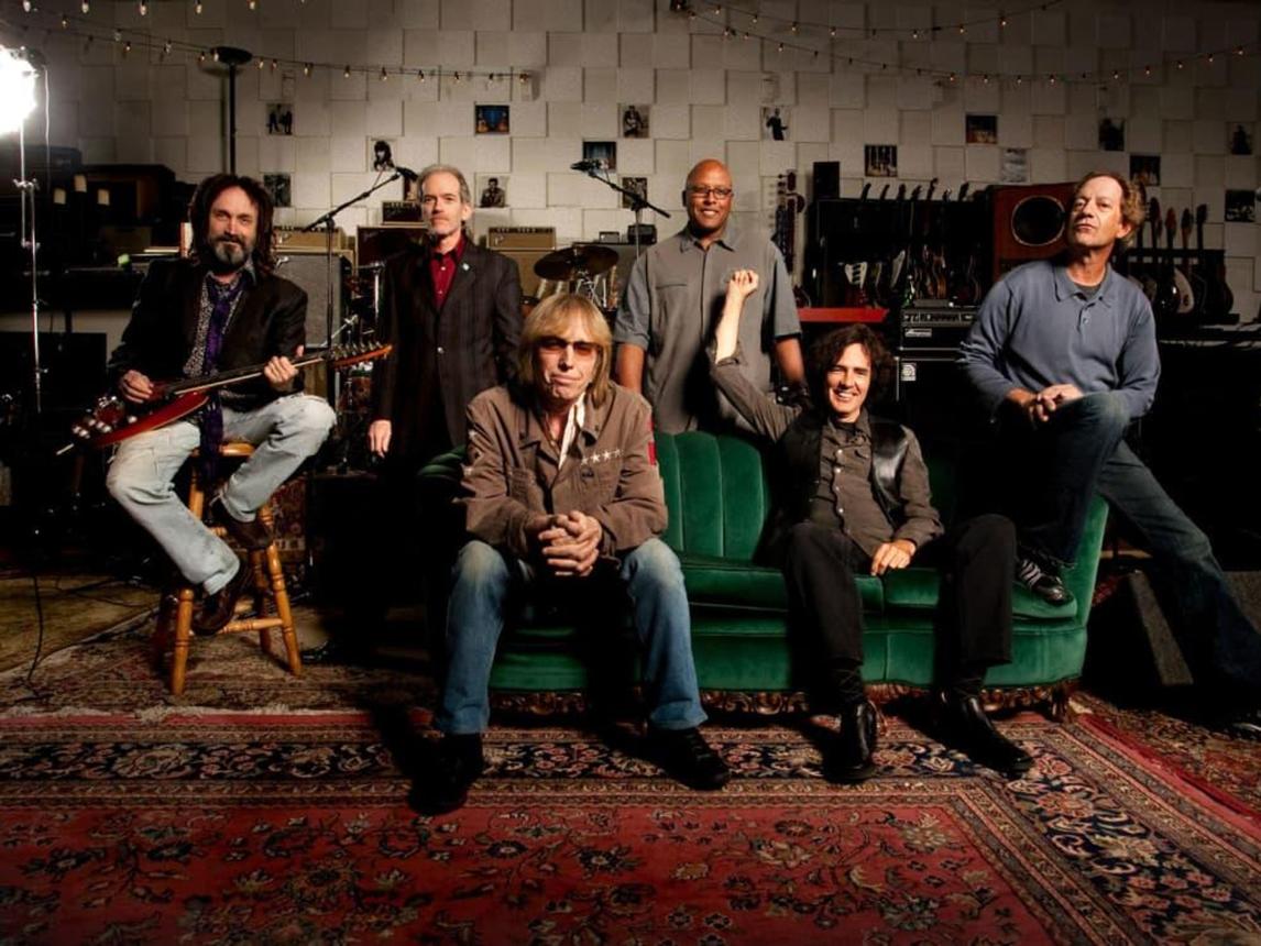 "Hypnotic Eye": Tom Petty's last album and the only one to reach number one