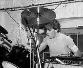 Pete de Freitas is born, the human pulse of Echo & the Bunnymen