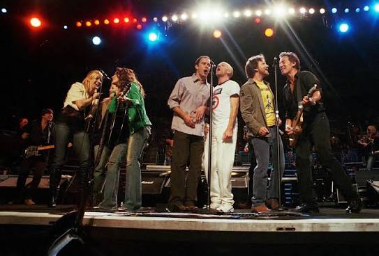 Half of American rock shares one stage to try to unseat Bush