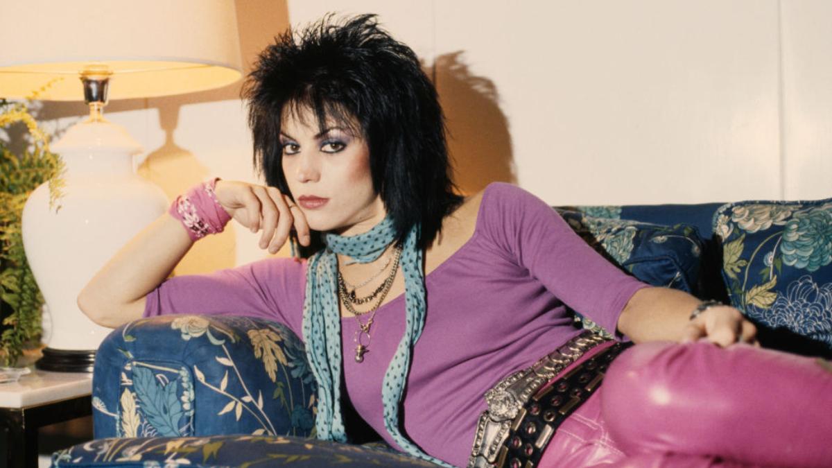 Joan Jett is born, the woman who never asked permission to love rock and roll