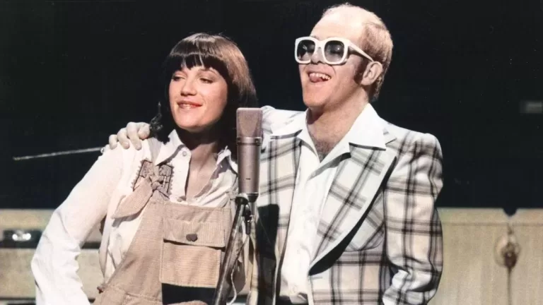 'Don't Go Breaking My Heart' gives Elton John his first British number one