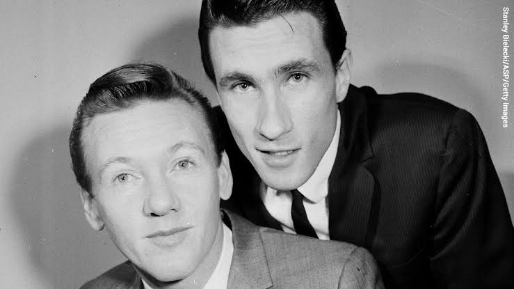 Bobby Hatfield is born: the white half who sang black