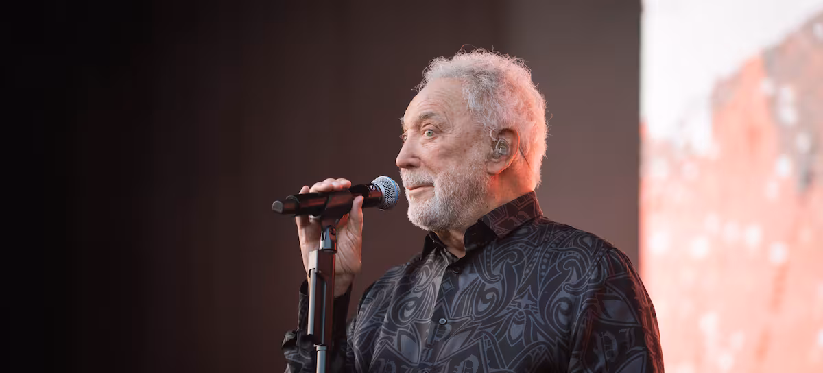 Tom Jones turns fifty-nine and reinvents himself on other people's duets
