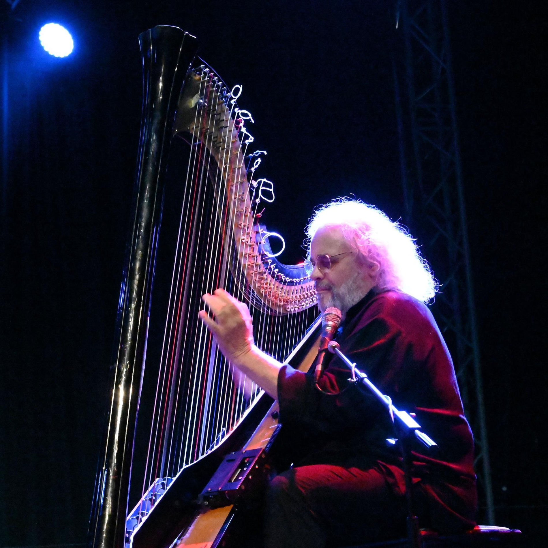 Andreas Vollenweider is born, who electrified the harp and sold millions with it
