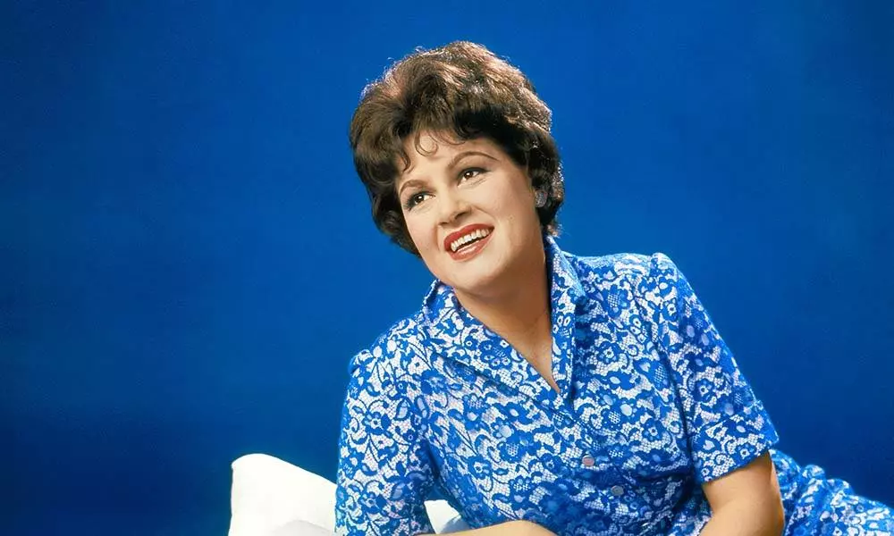 Patsy Cline is born, the voice that took country out of its house